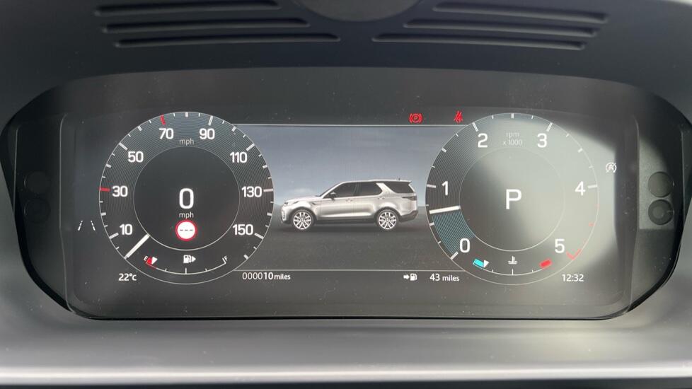Land Rover Discovery view 16