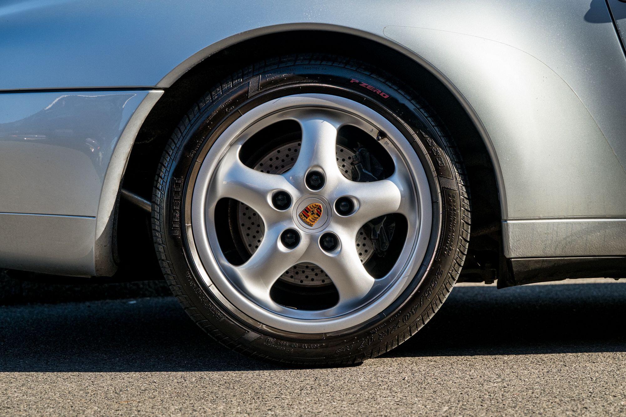 Porsche 911 view 34