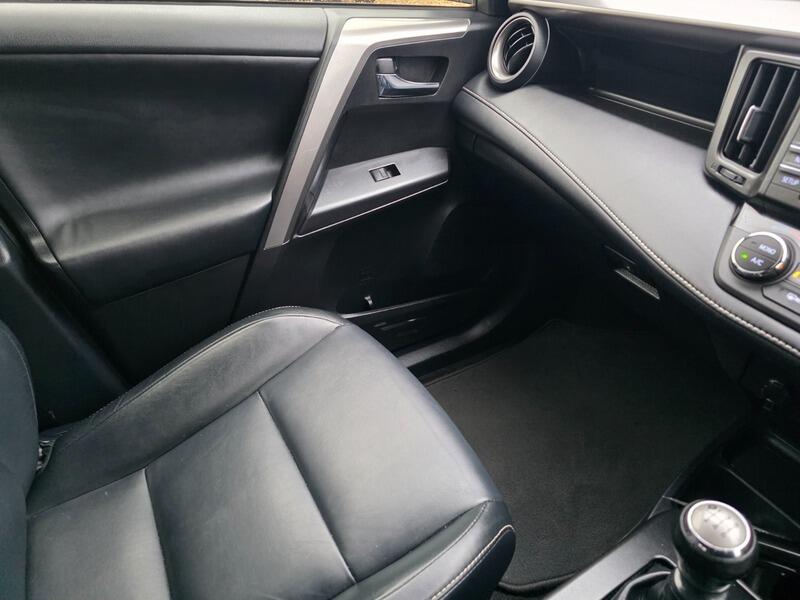2016 Toyota RAV4 image 28