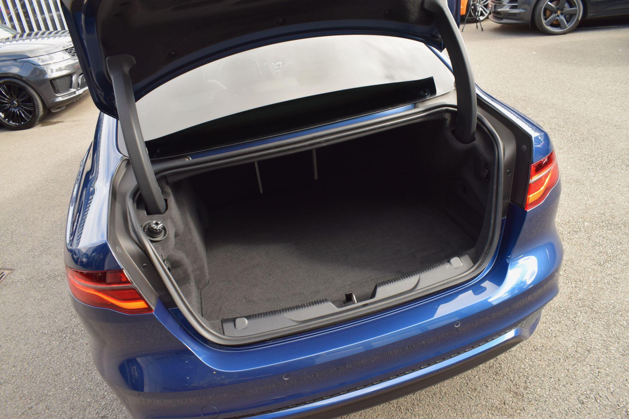 Jaguar Xe view 31