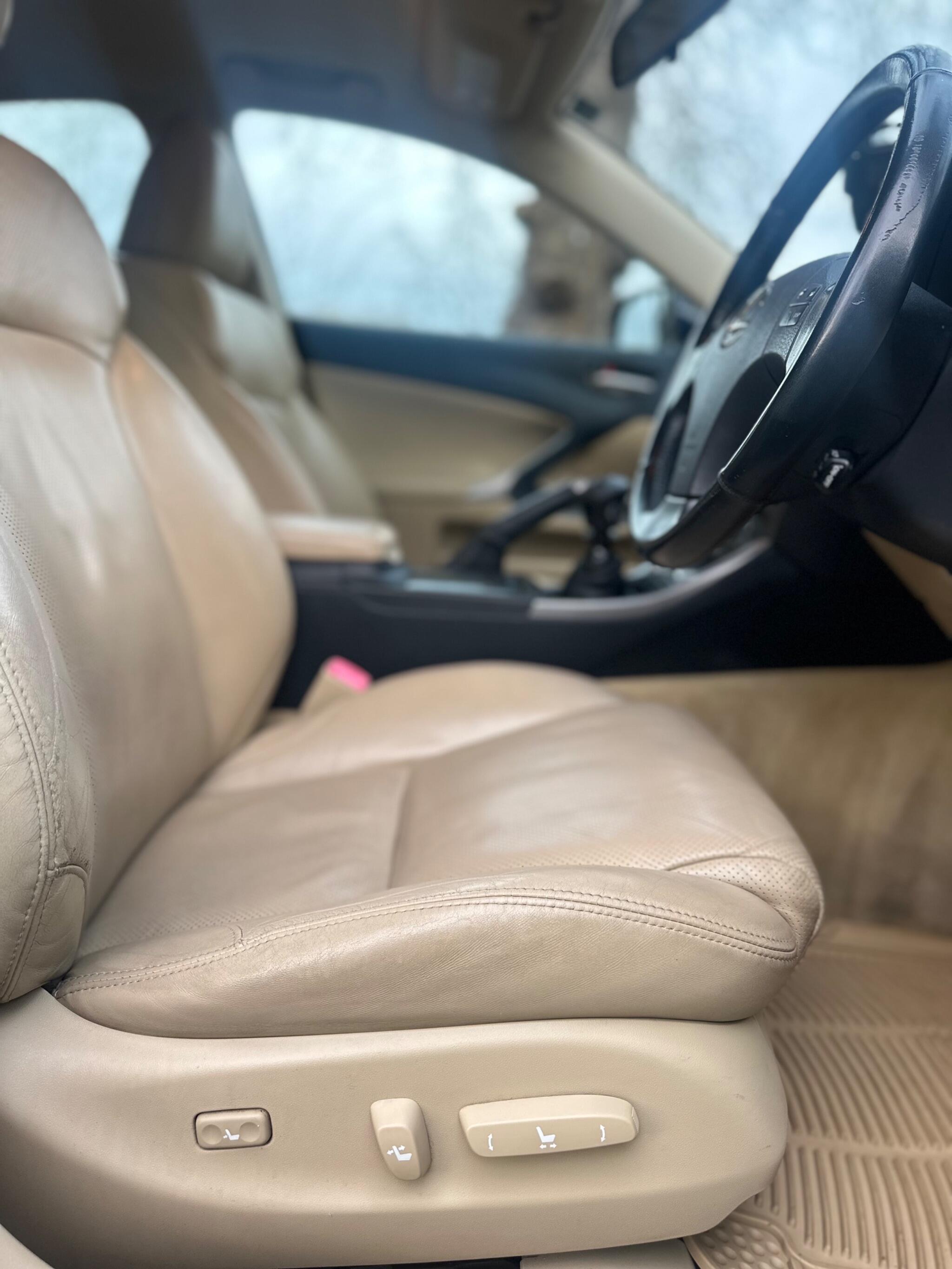 2008 Lexus IS image 17