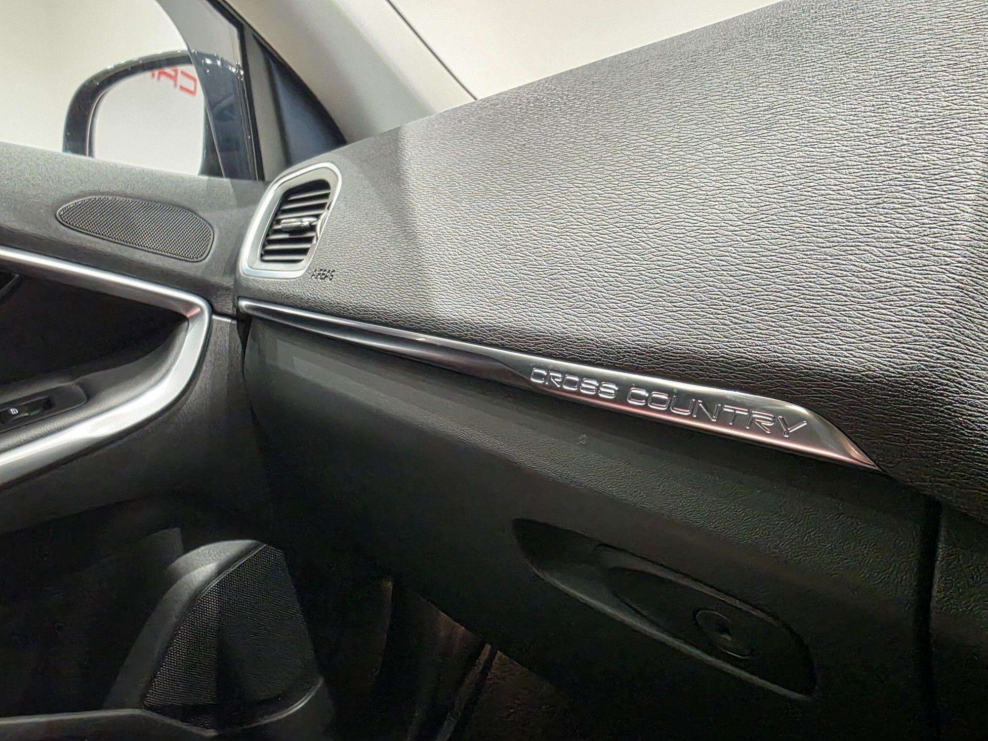 Volvo V40 Cross Country view 57