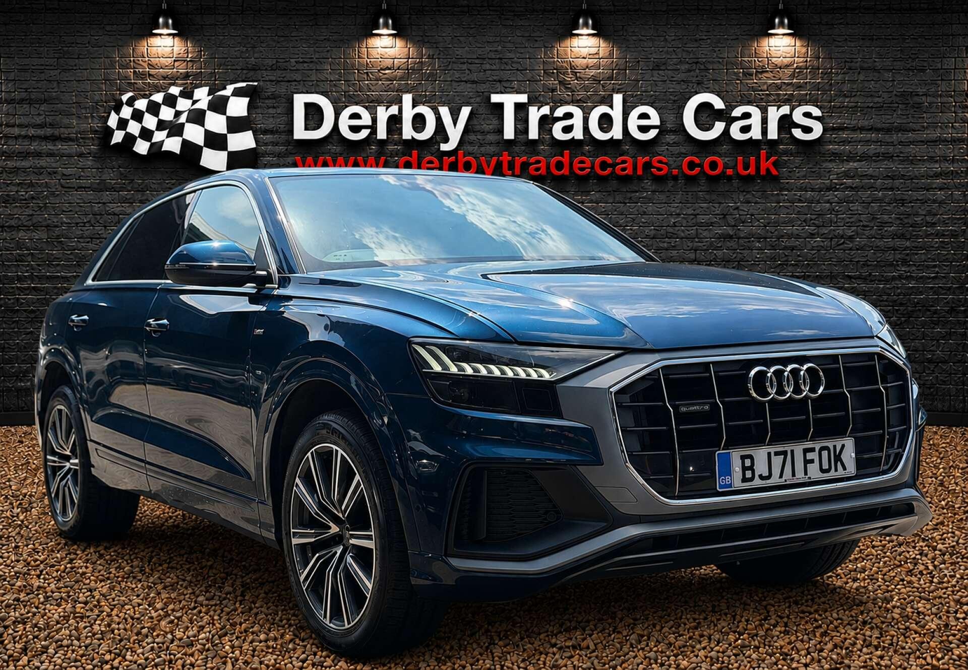 Audi Q8 view 5