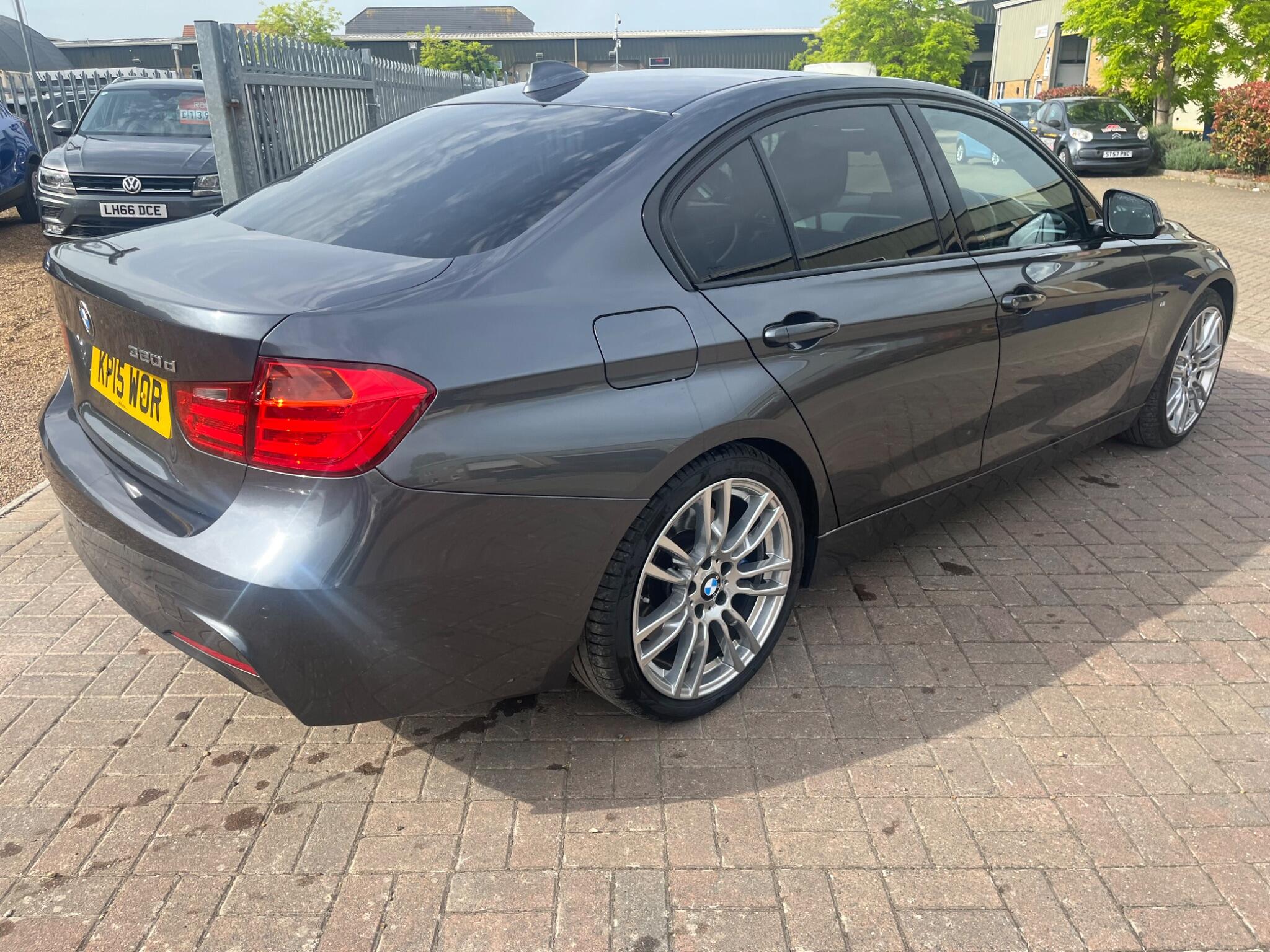 BMW 3 Series view 17