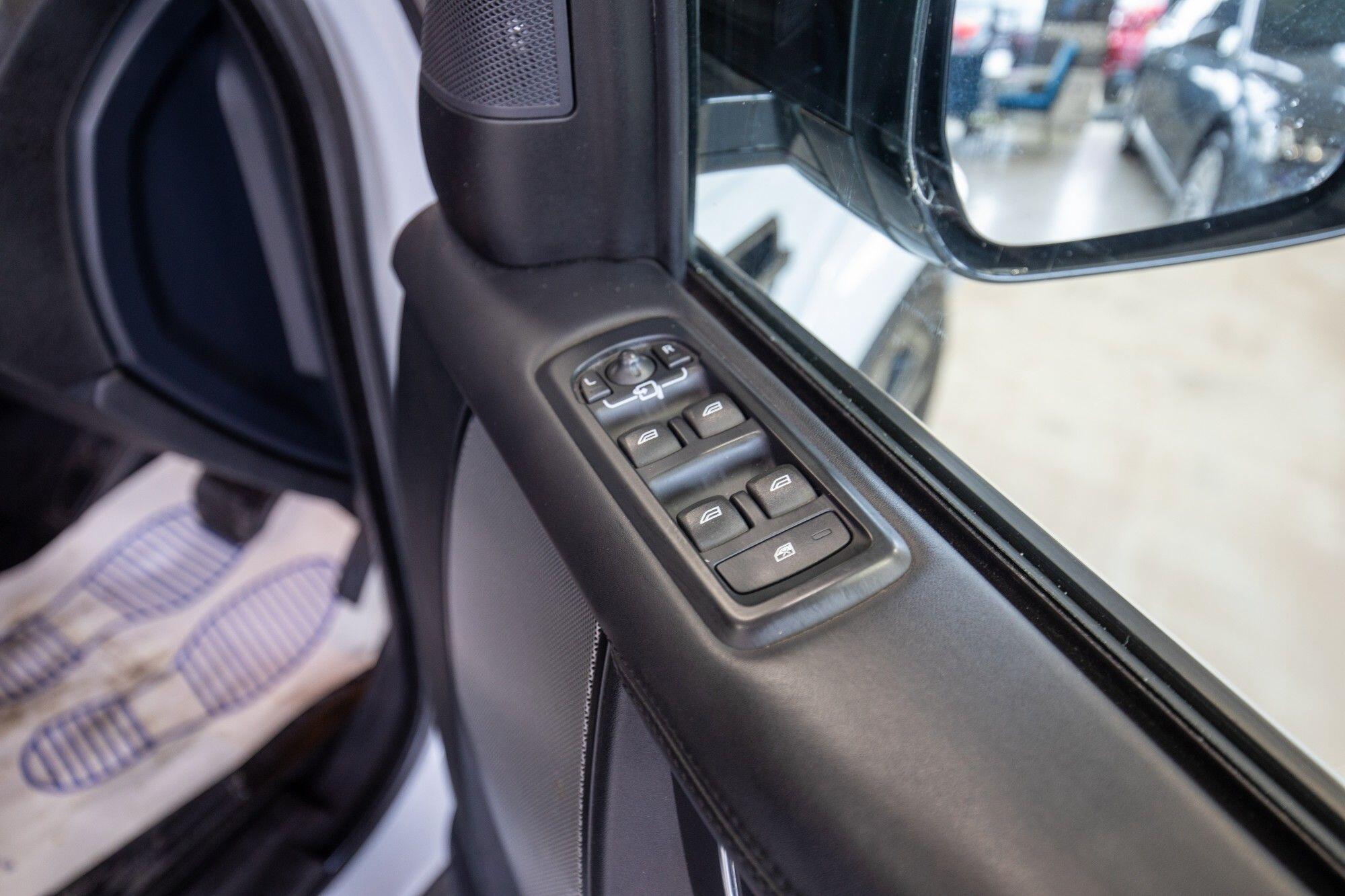 Land Rover Discovery view 19