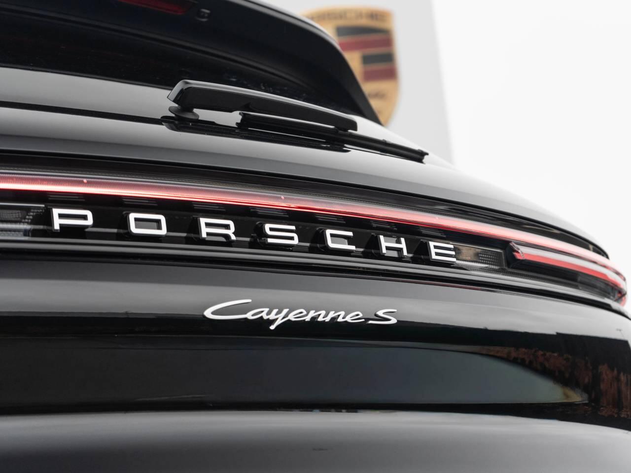Porsche Cayenne view 13