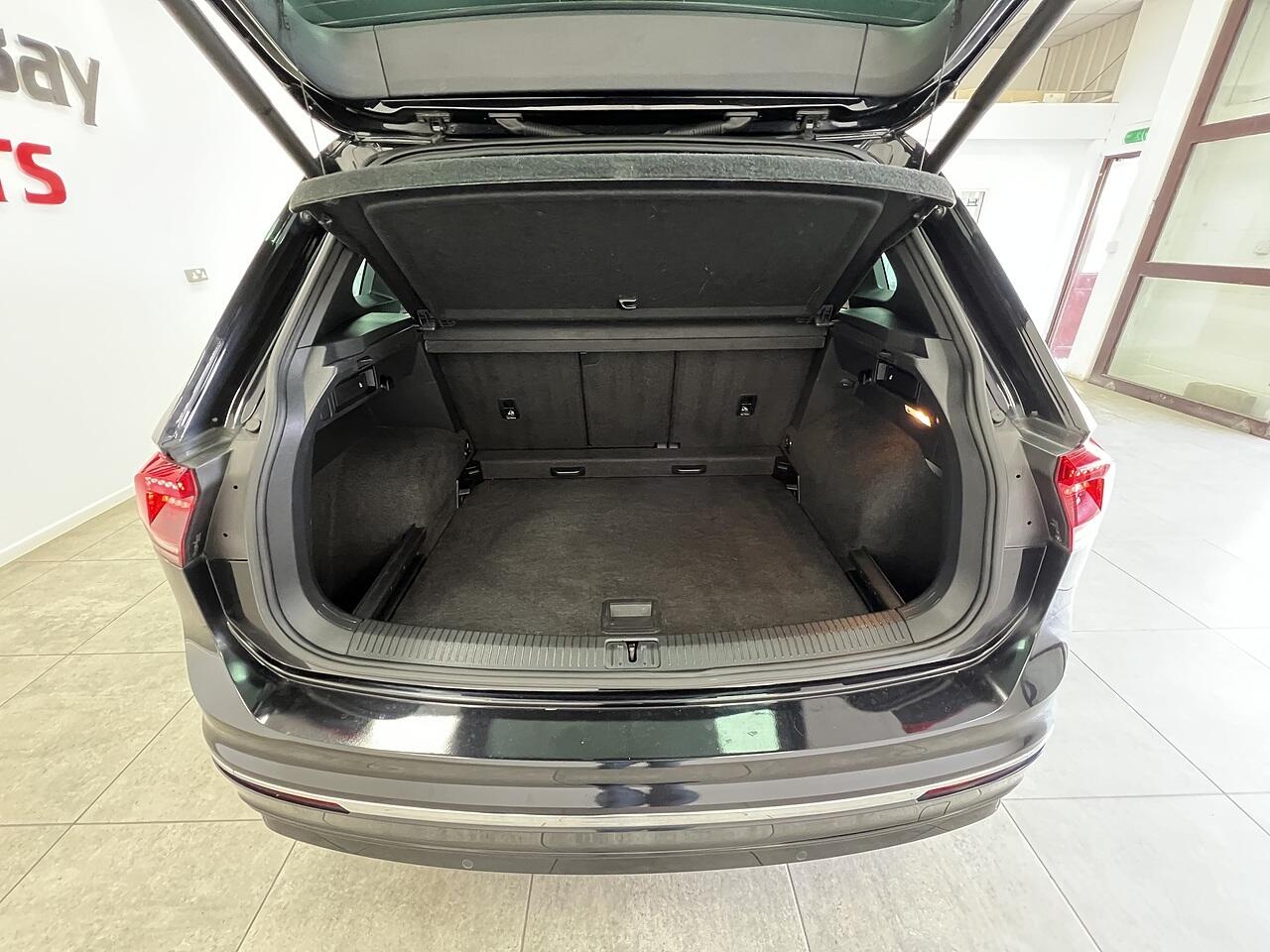 Volkswagen Tiguan view 17
