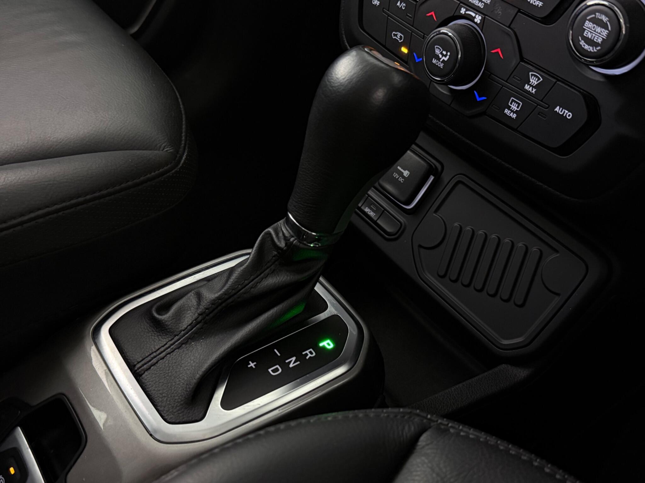 Jeep Renegade view 22