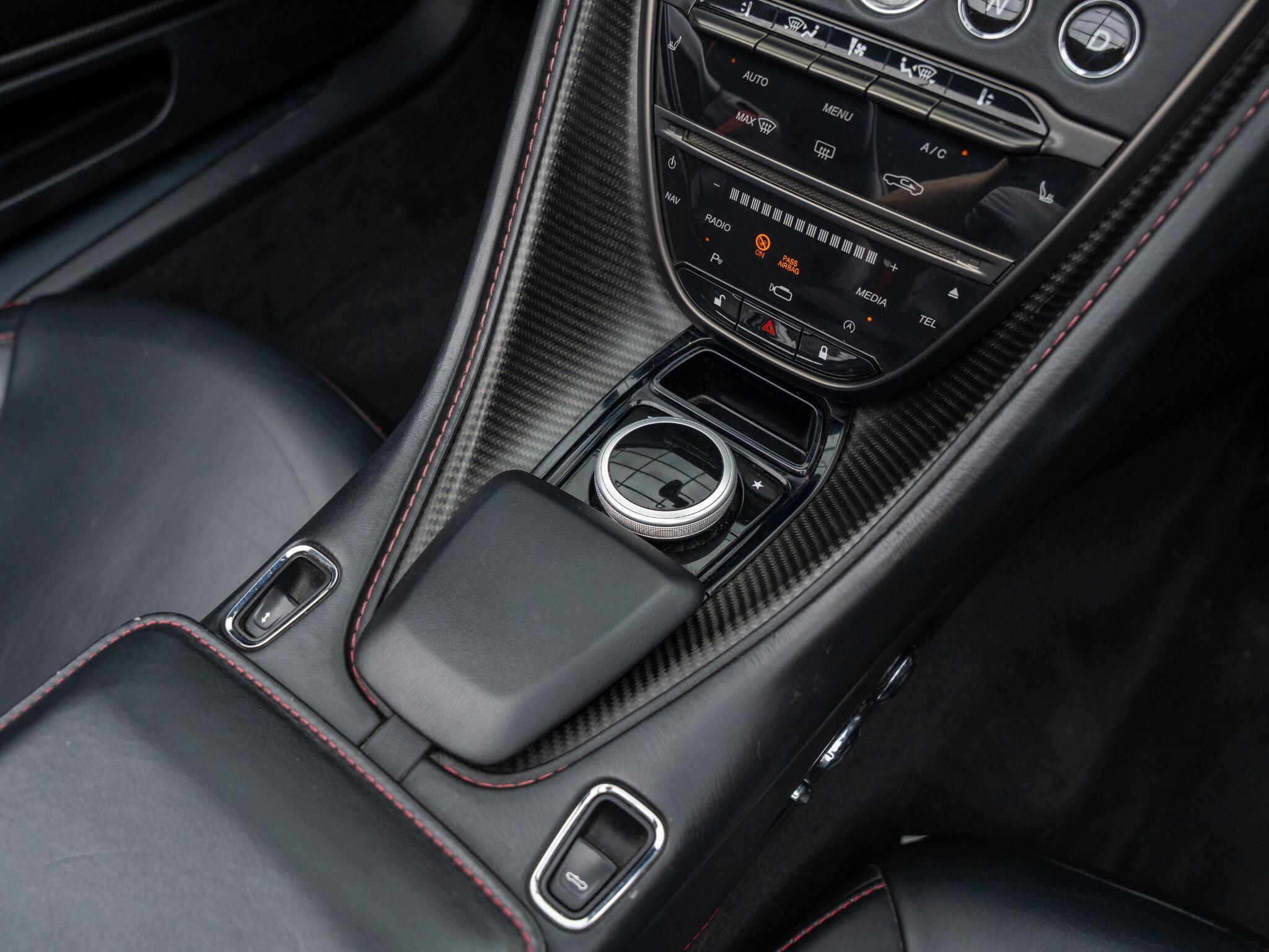 Aston Martin DB11 view 29
