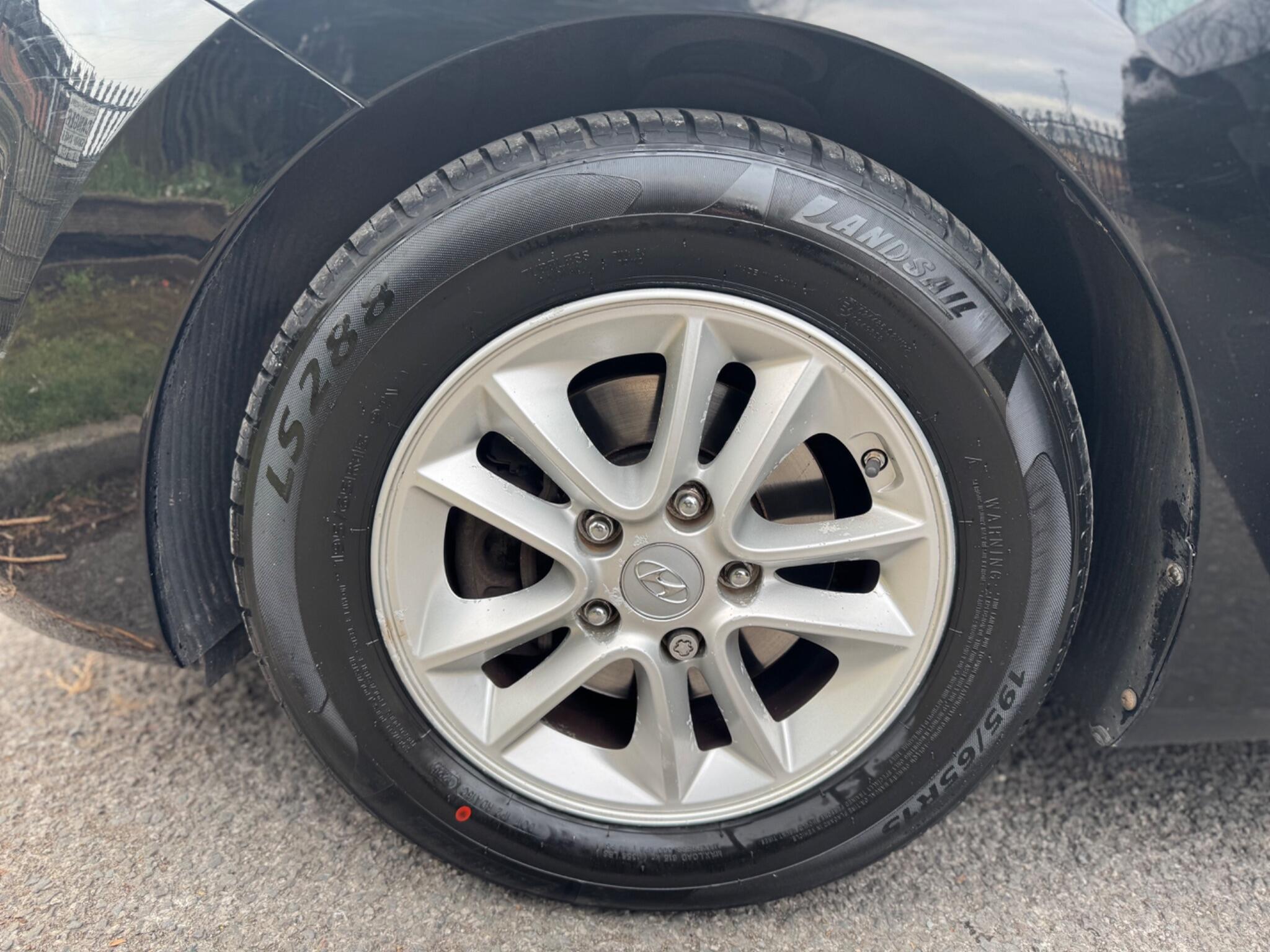 2016 Hyundai i30 1.6 CRDi Blue Drive SE Nav Euro 6 (s/s) 5dr image 44