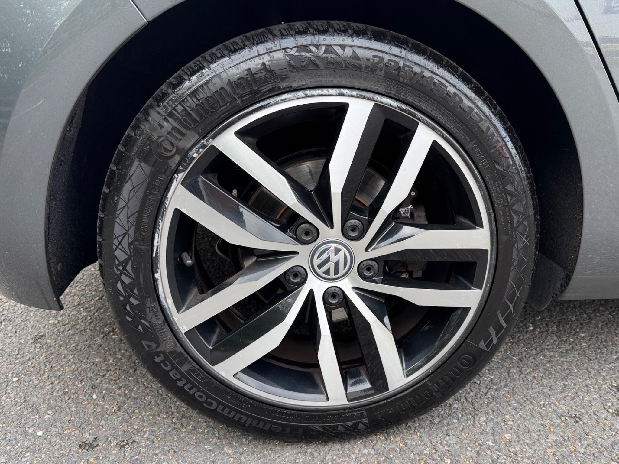 Volkswagen Golf view 18