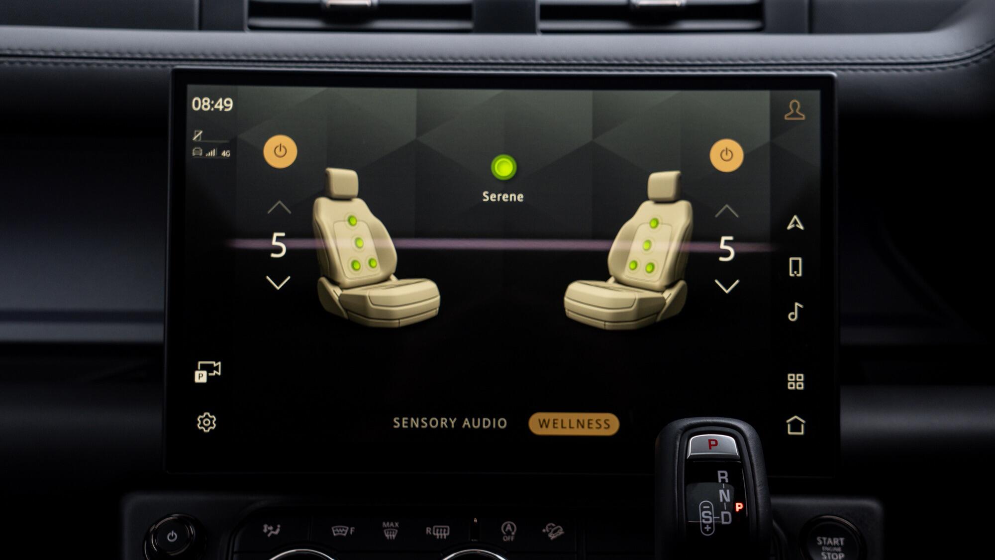 Land Rover Defender 110 view 31