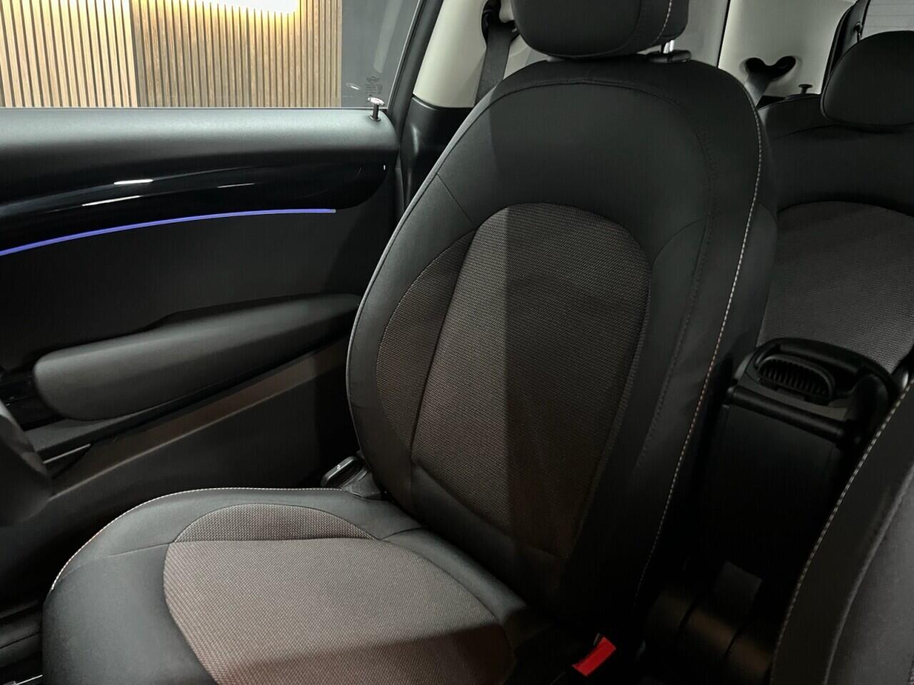 Mini Hatch view 28