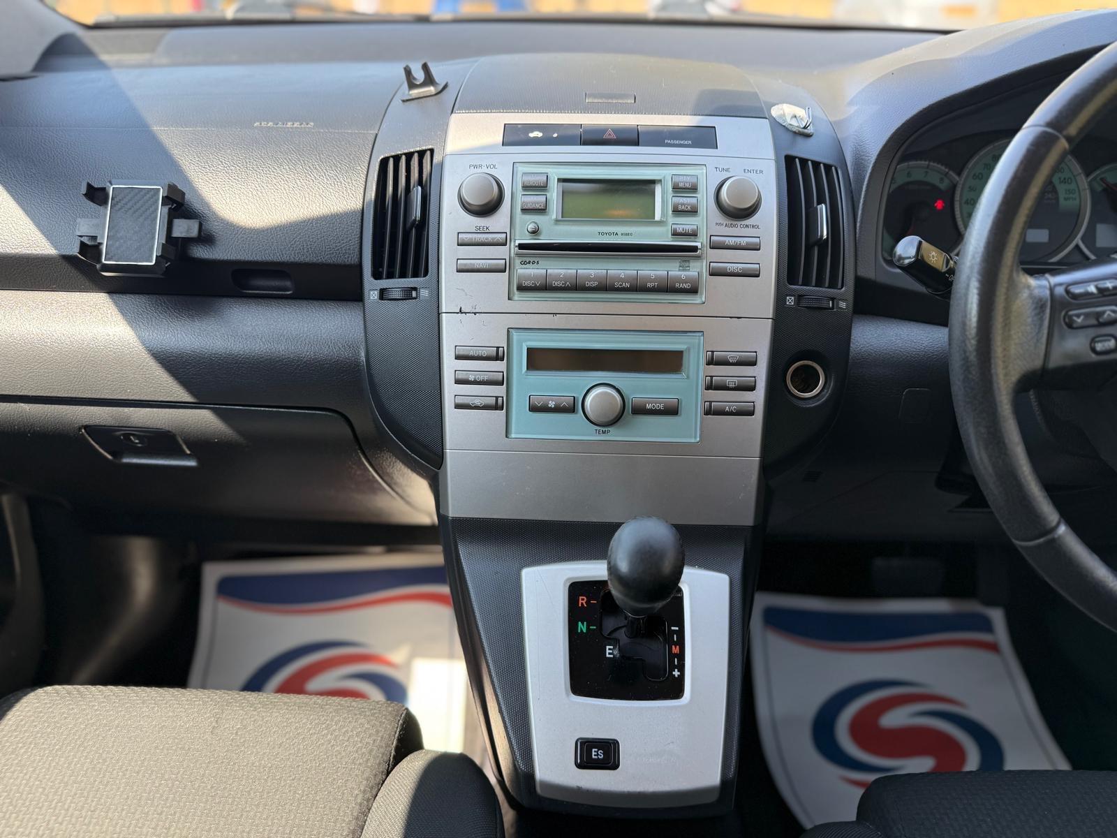 Toyota Corolla Verso view 46