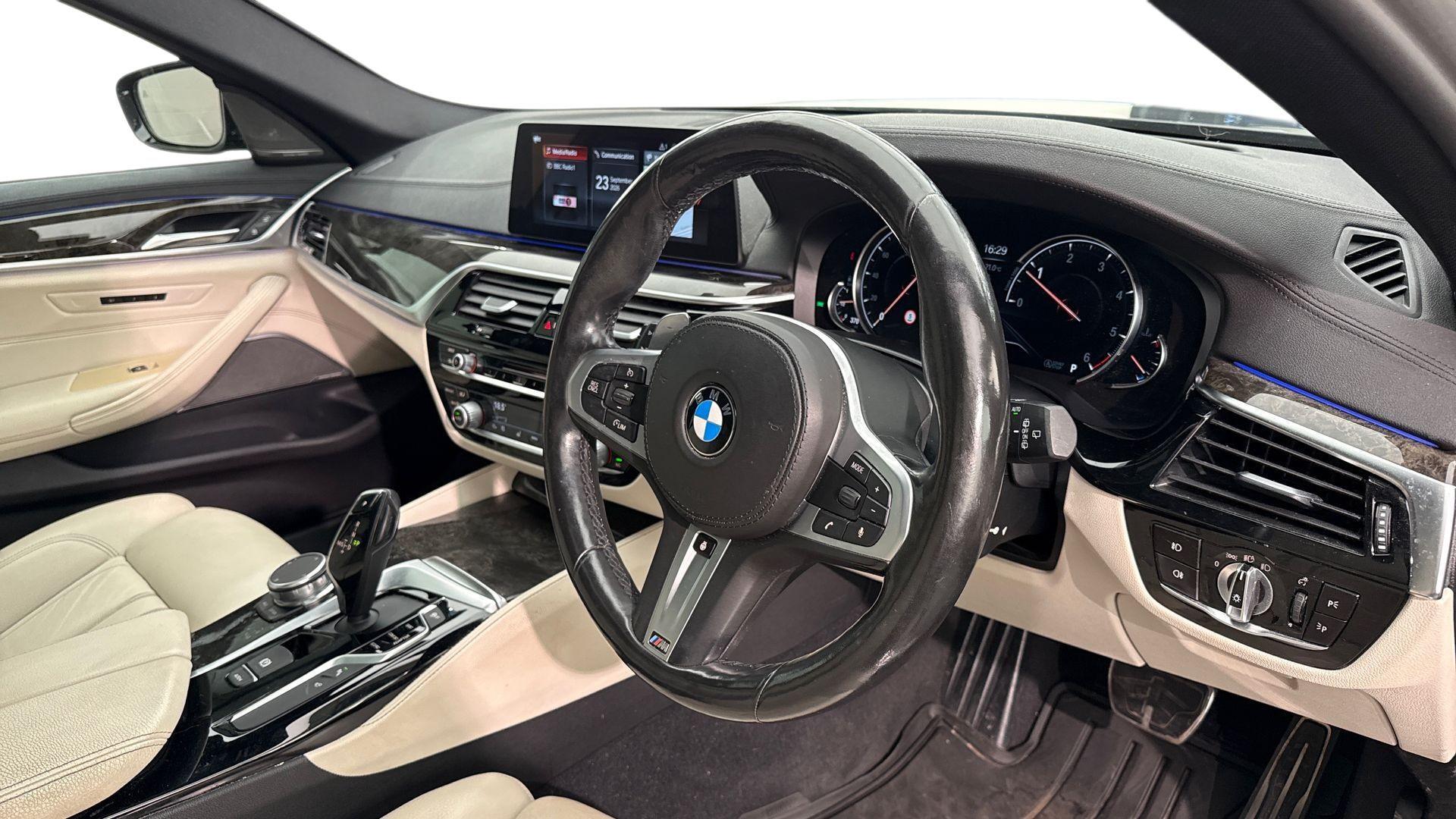 BMW 5 Series view 6