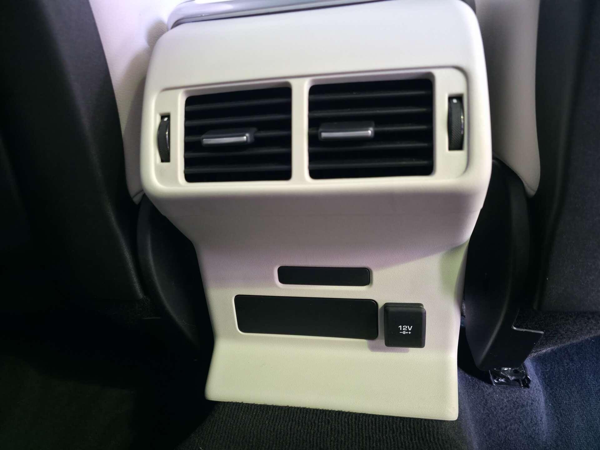 Land Rover Range Rover Velar view 61