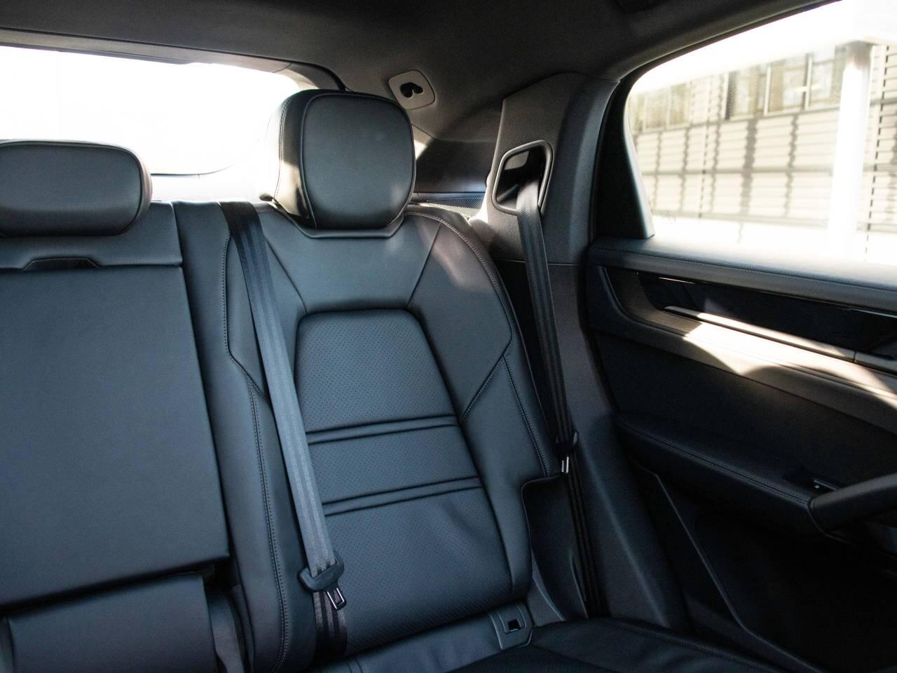 Porsche Cayenne view 34
