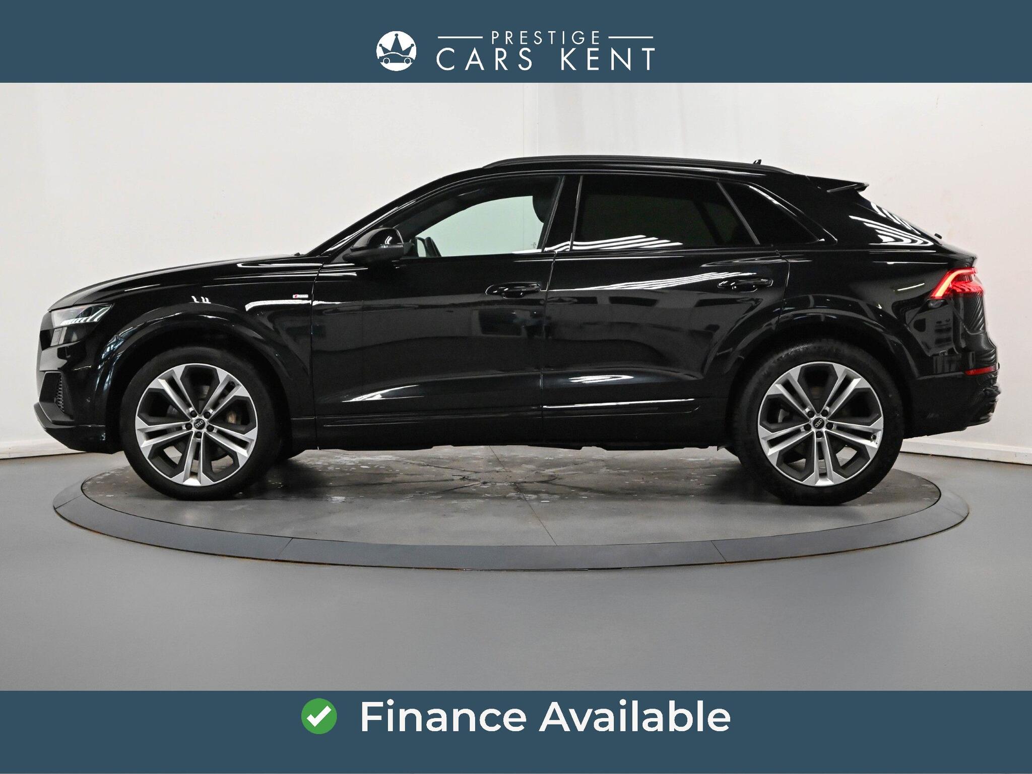 Audi Q8 view 4