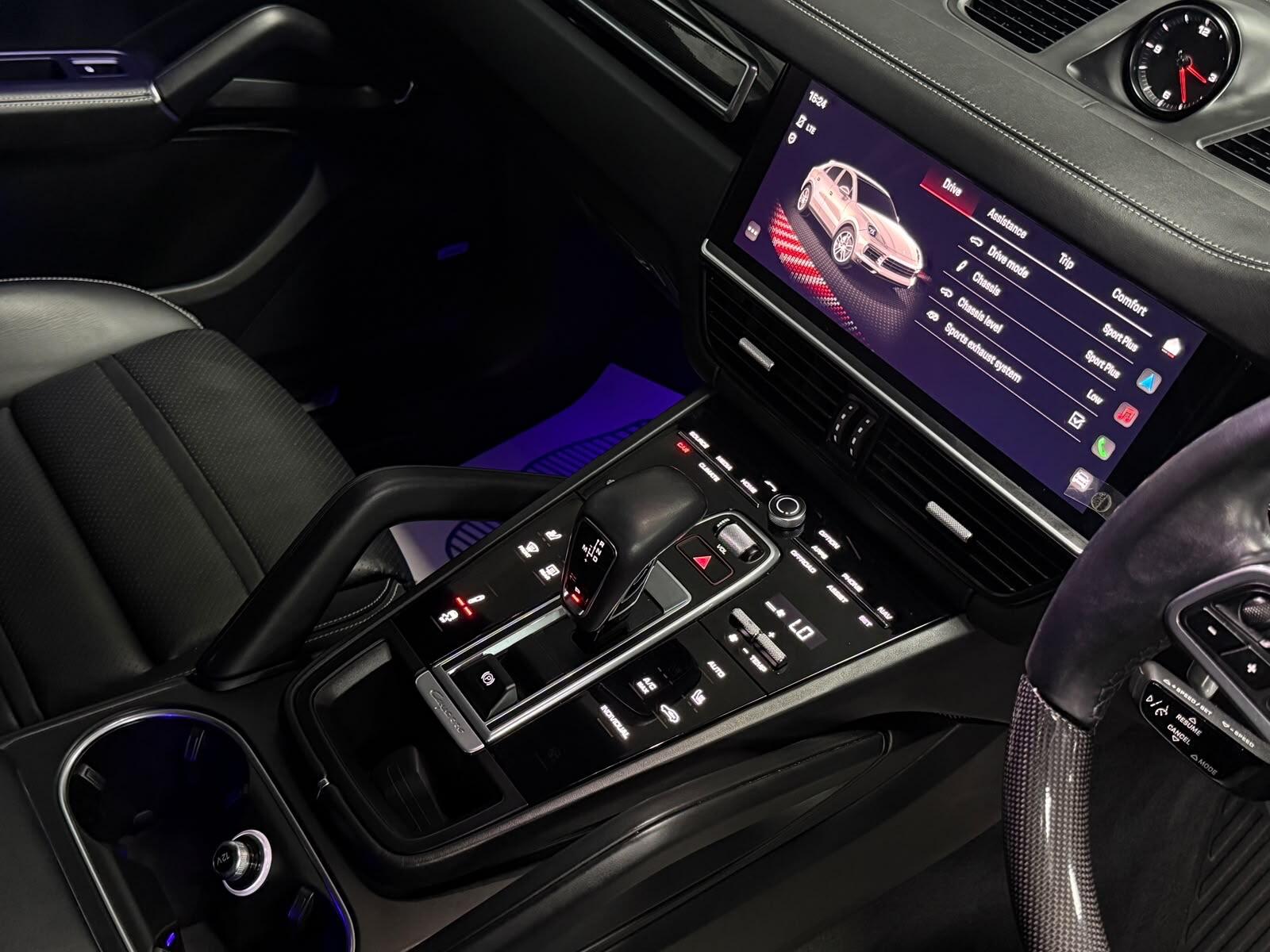 Porsche Cayenne view 50
