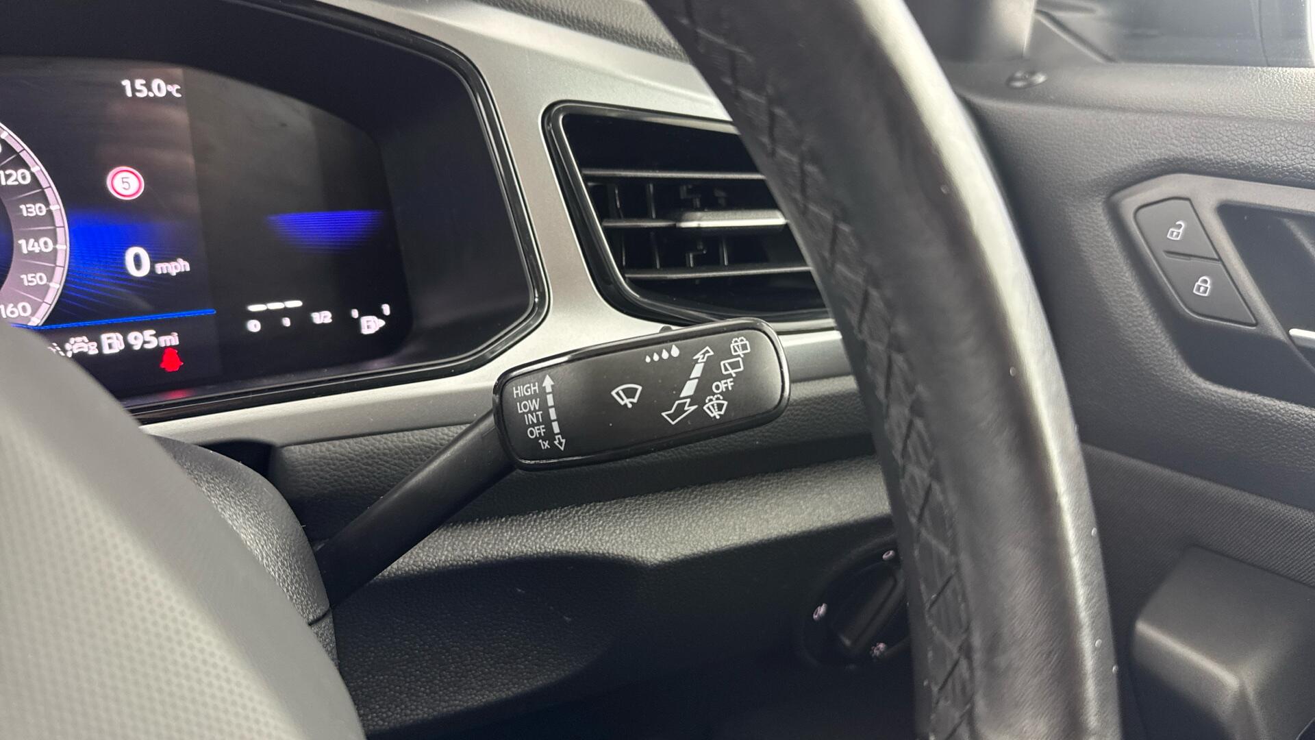 Volkswagen T-Roc view 41