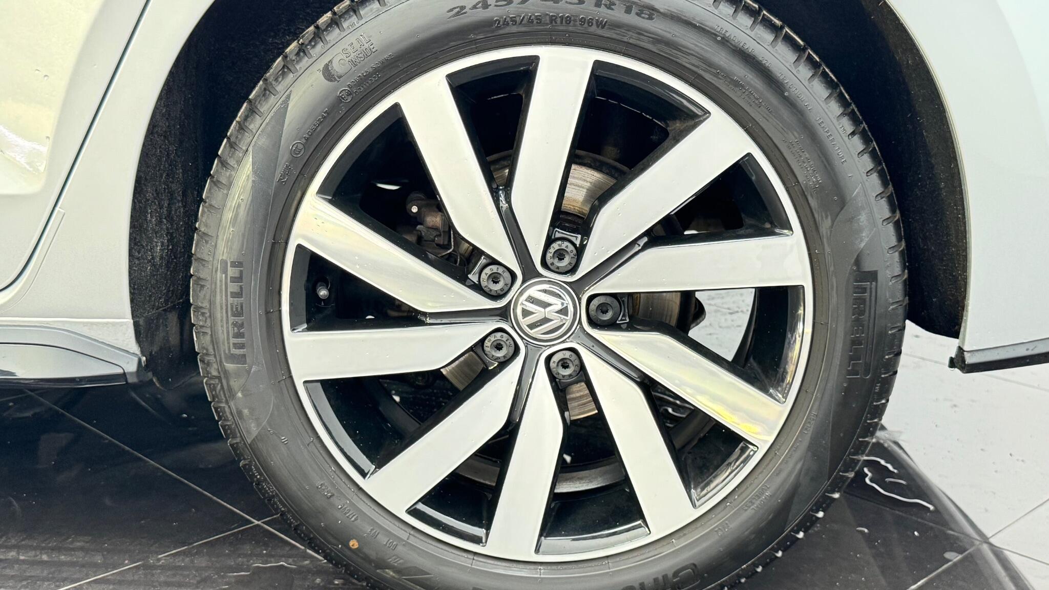 Volkswagen Touran view 19