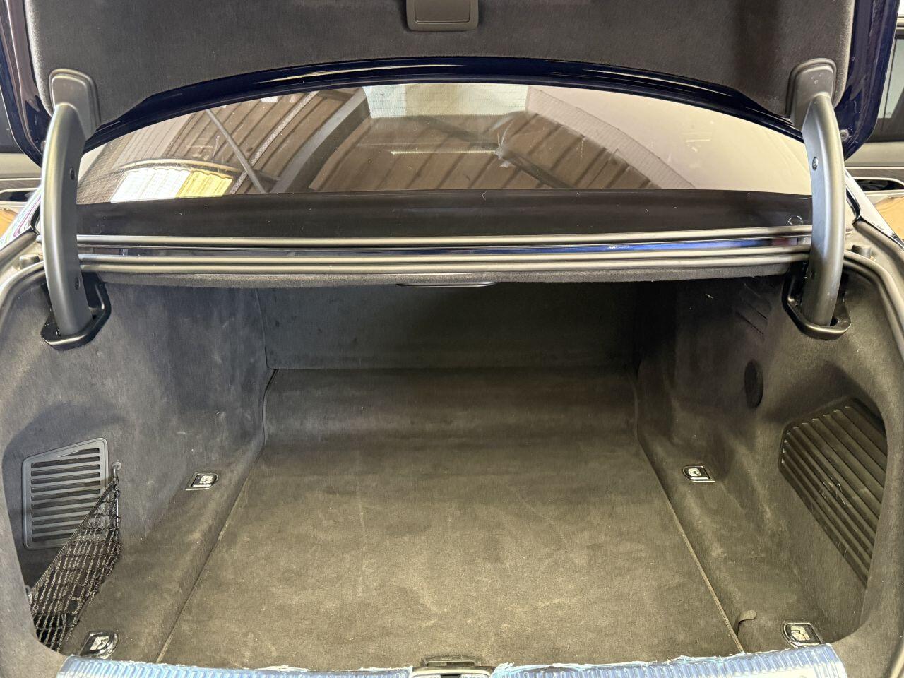Audi A8 view 17
