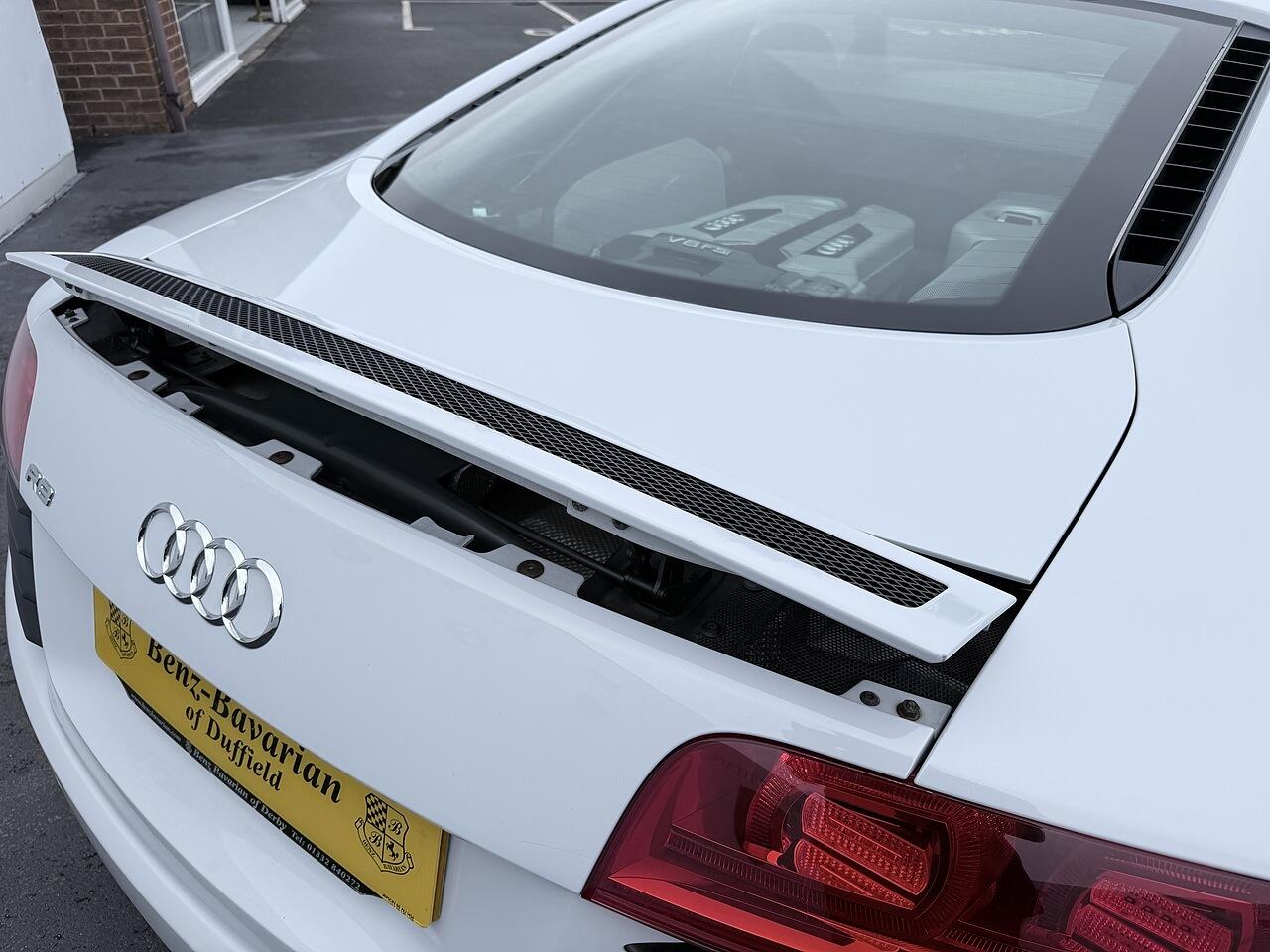 Audi R8 view 15