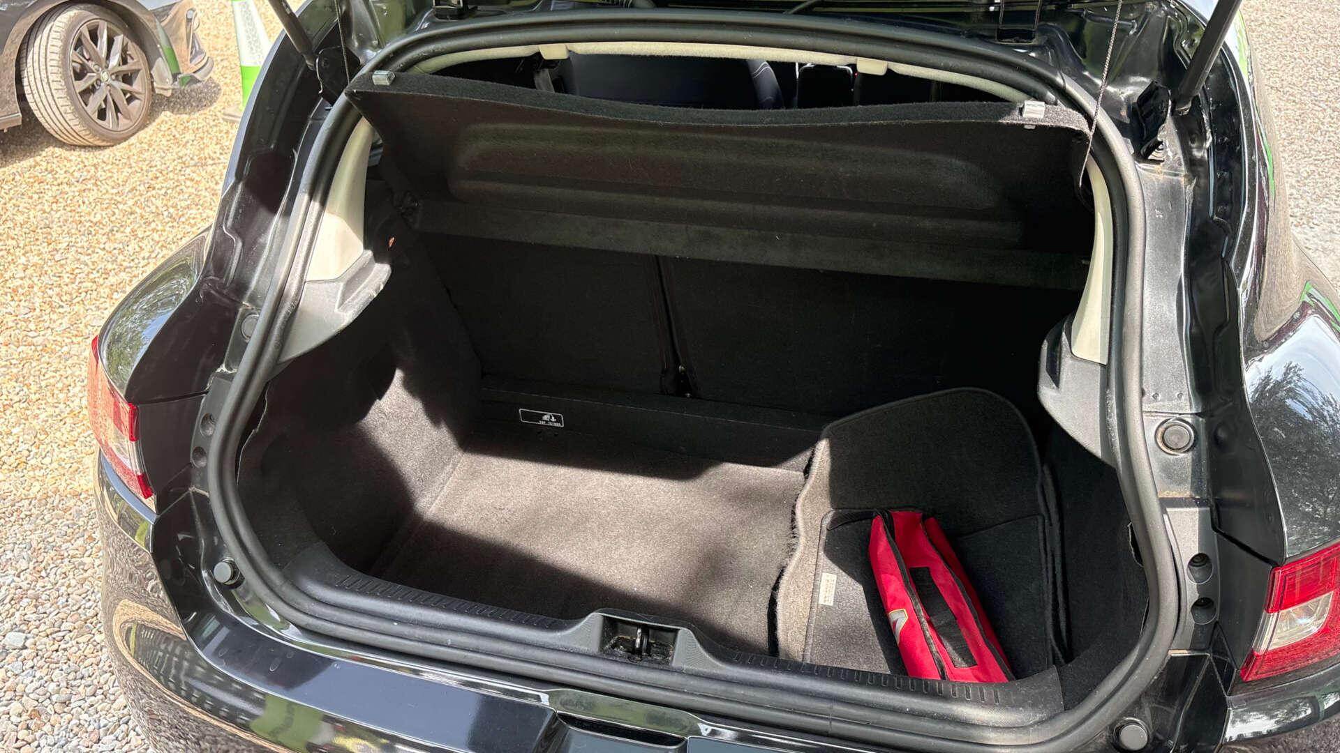 Renault Clio view 36