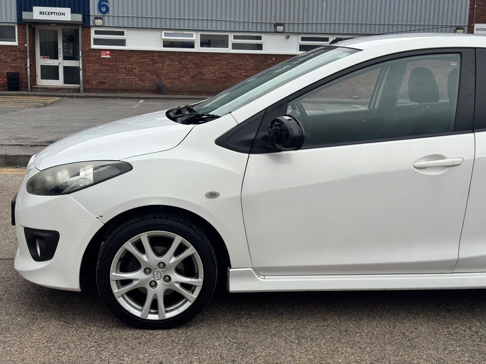 Mazda Mazda2 view 47