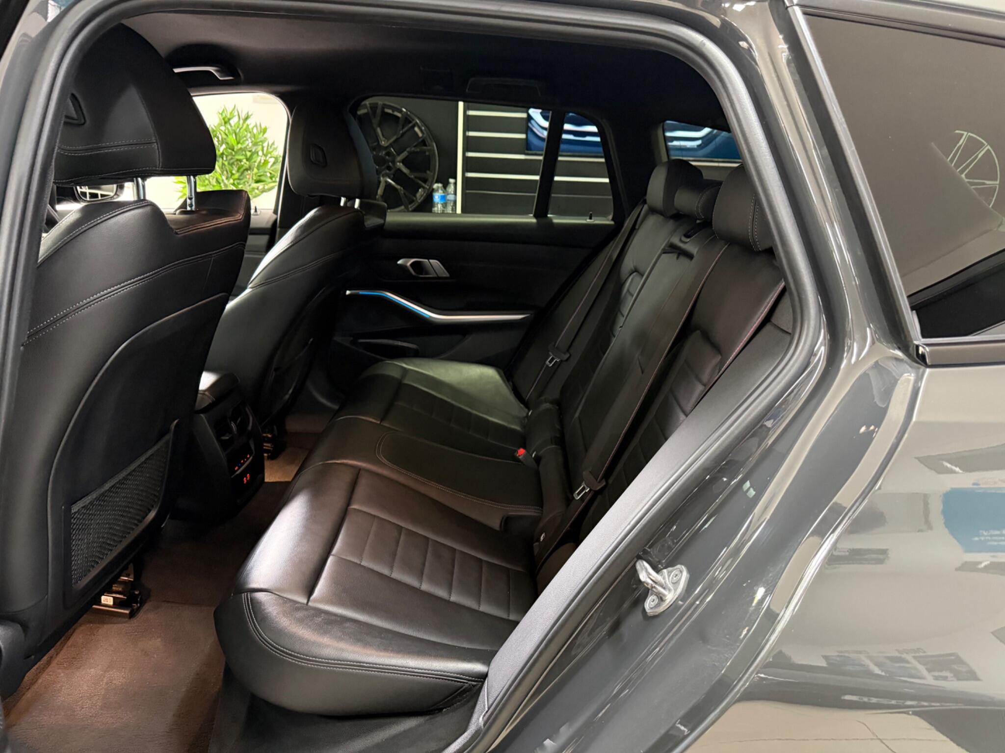 BMW 3 Series view 56