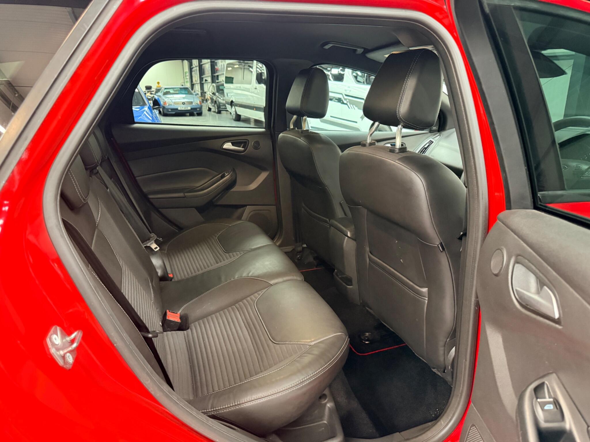 Ford Focus view 36