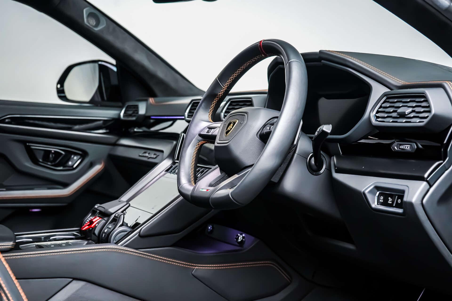 Lamborghini Urus view 12