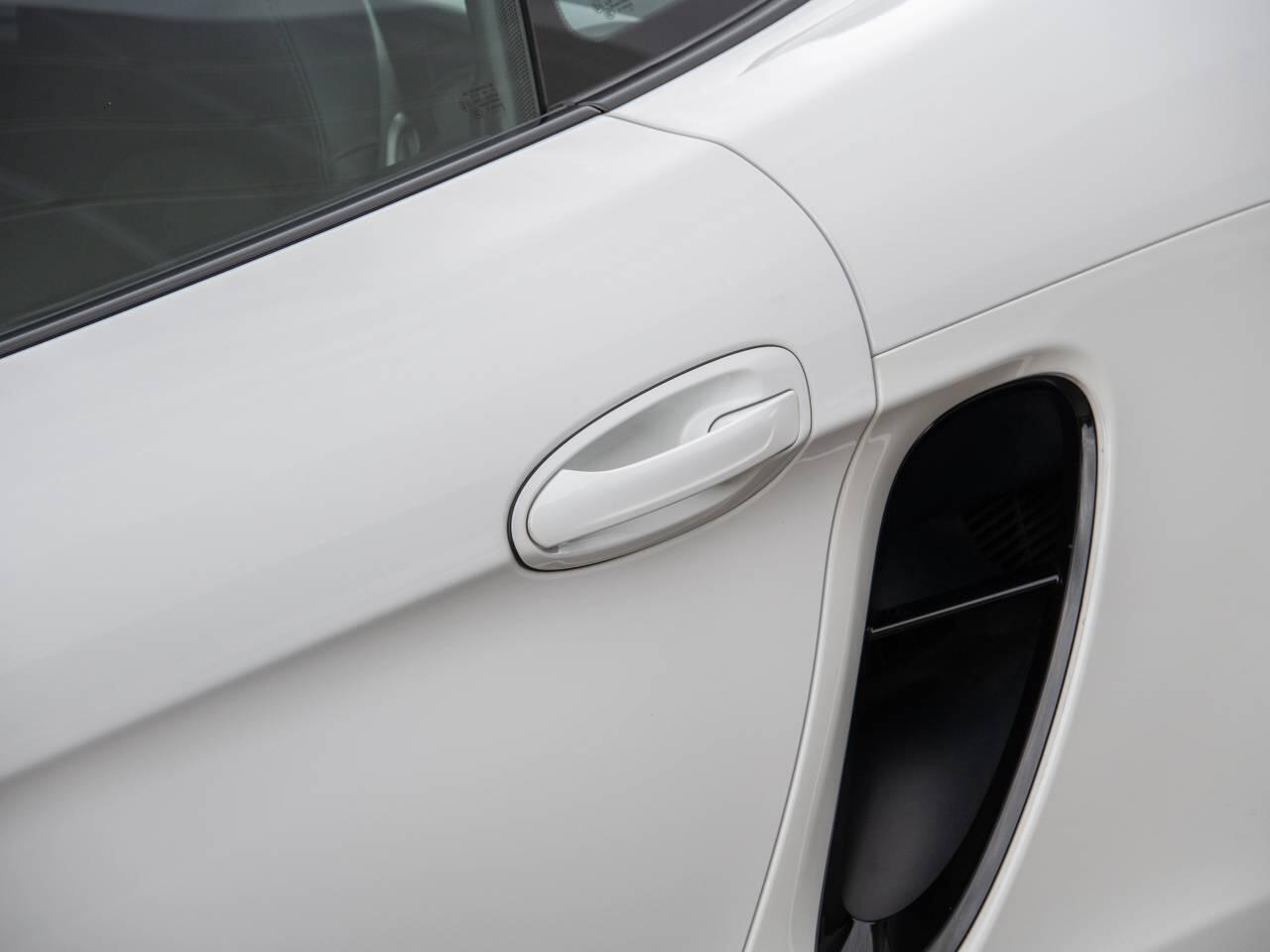 Porsche Cayman view 17