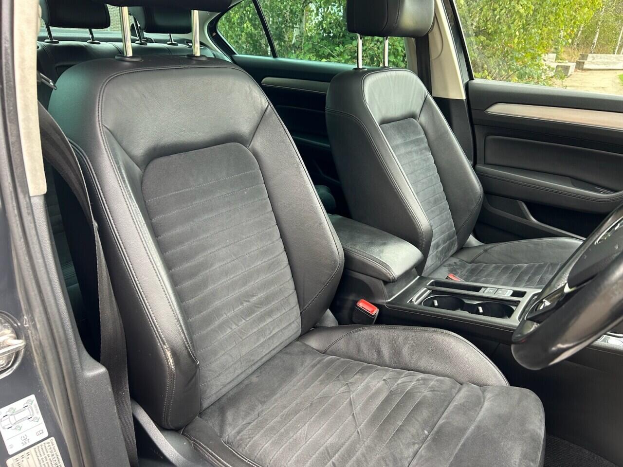 Volkswagen Passat view 19