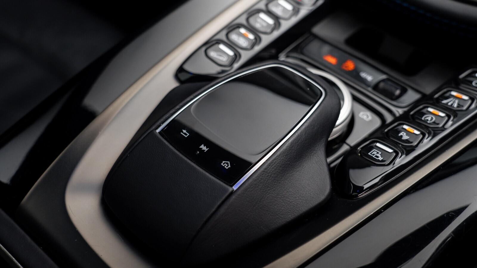 Aston Martin DBX view 35