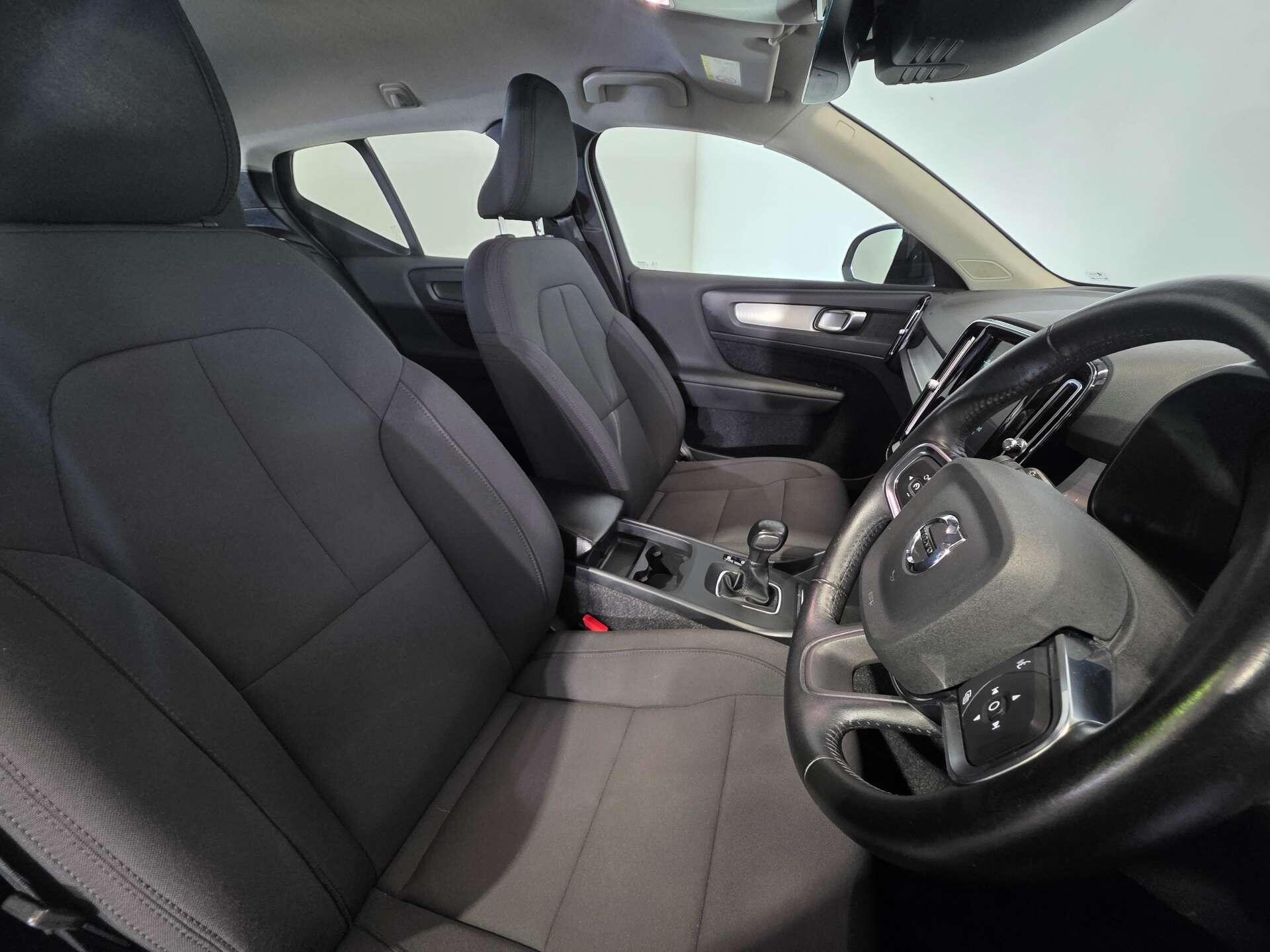 Volvo XC40 view 12