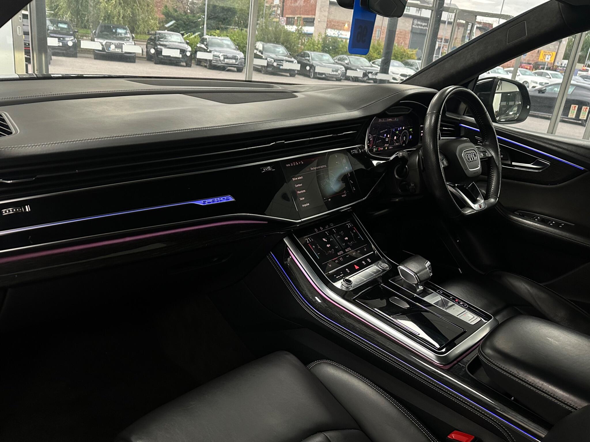 Audi Q8 view 41