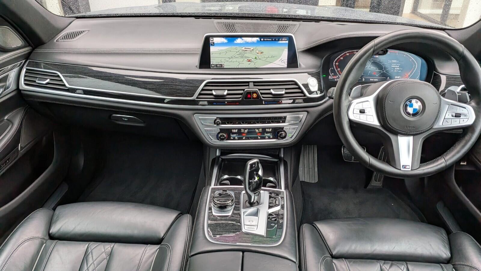 BMW 7 Series view 17
