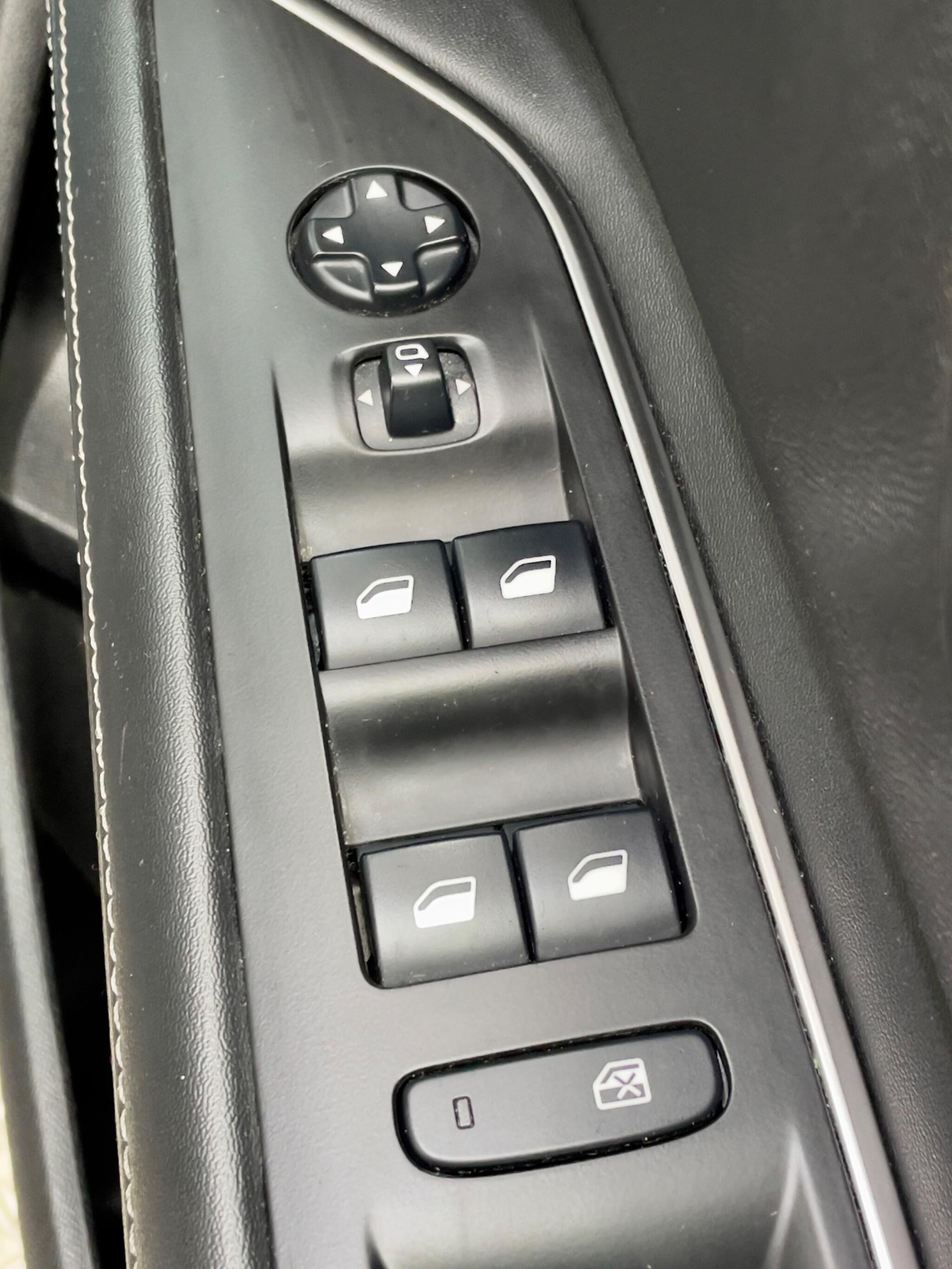 Peugeot 3008 view 34