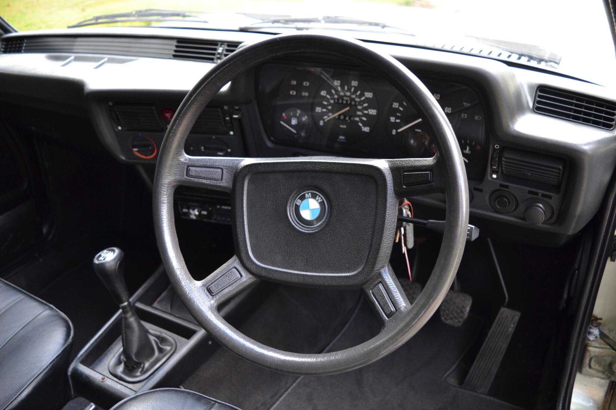 BMW 3 Series view 20