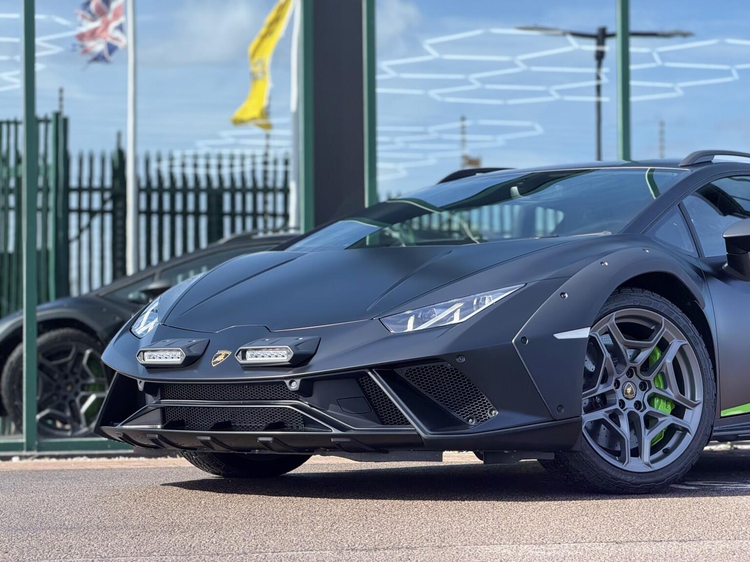 Lamborghini Huracan view 22