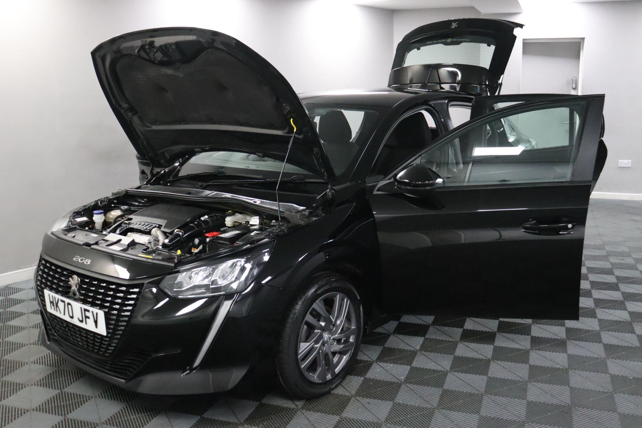 Peugeot 208 view 5