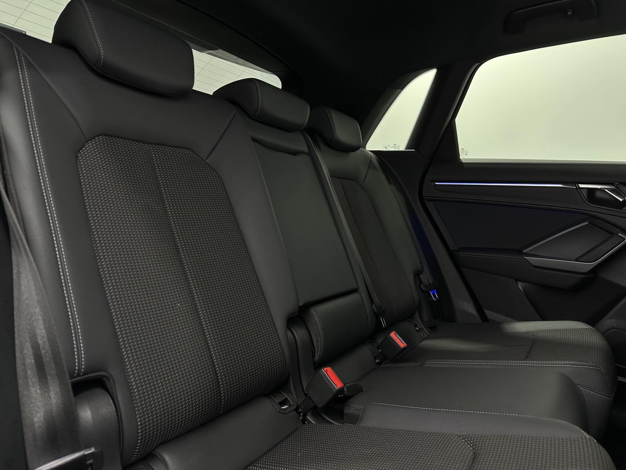 Audi Q3 view 42