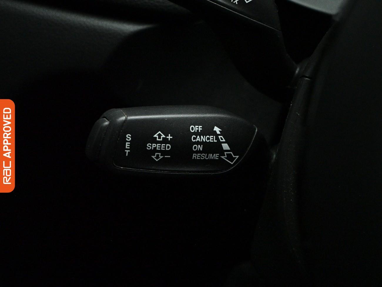 Audi Q3 view 18