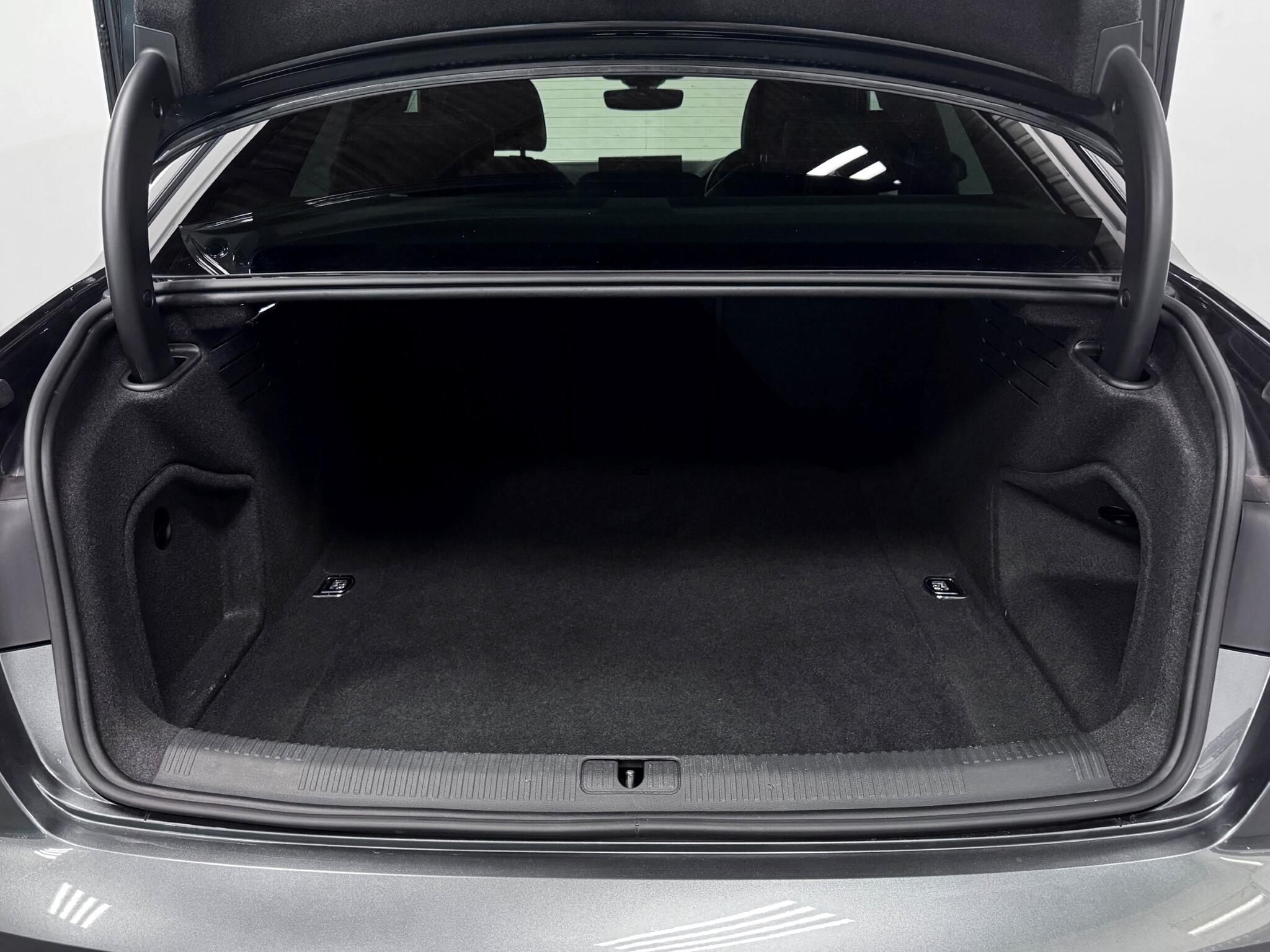 Audi A4 view 7