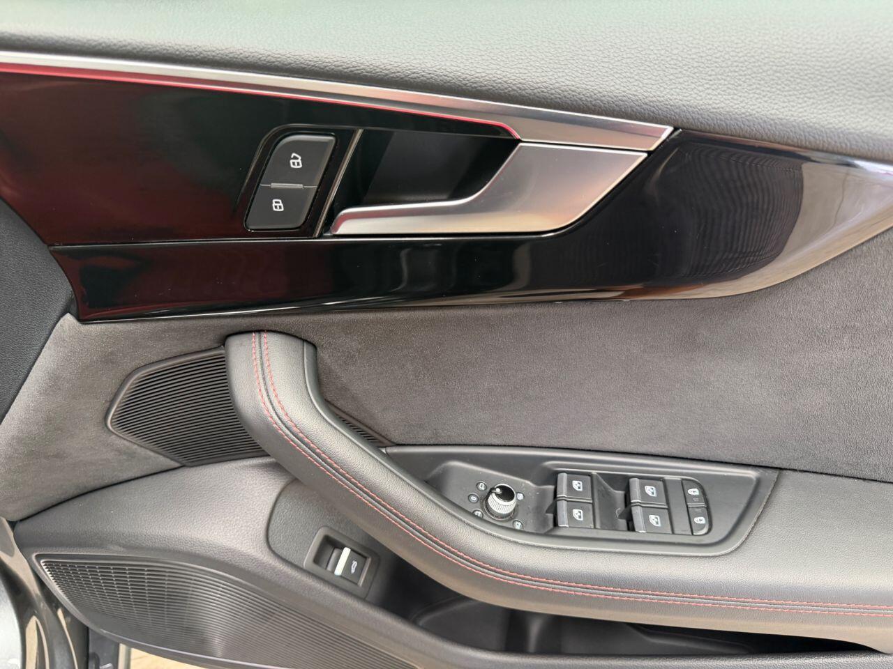 Audi S5 view 33