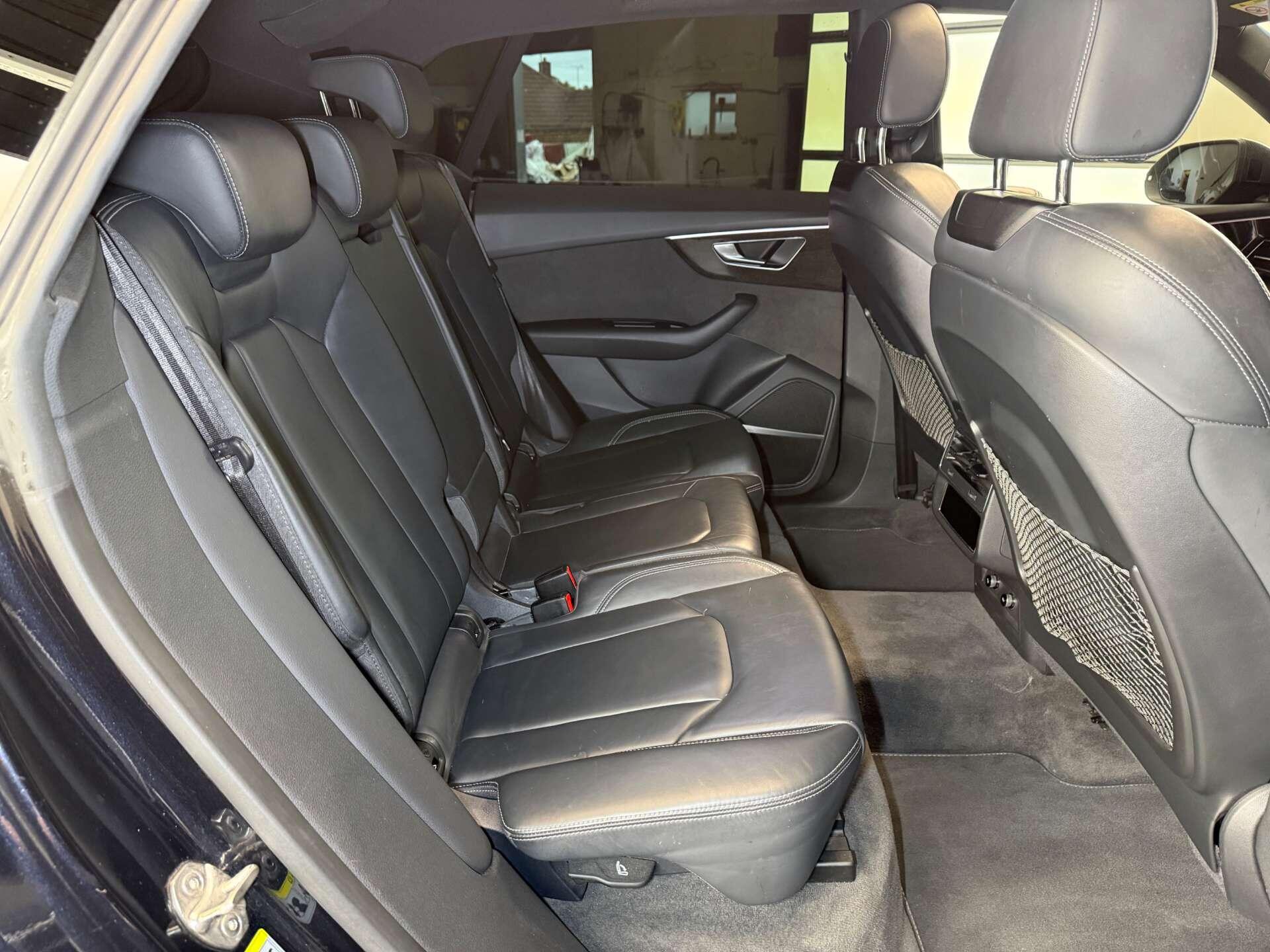 Audi Q8 view 20