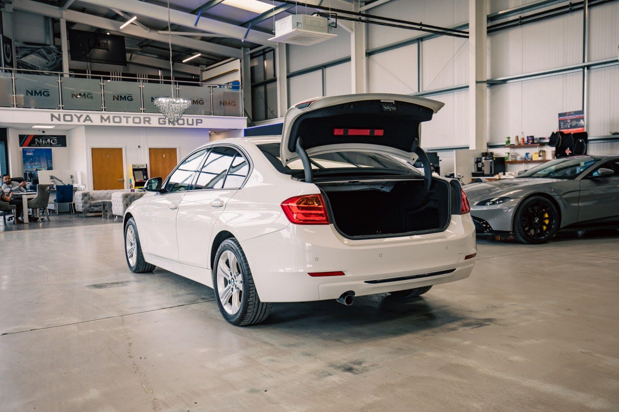 BMW 3 Series view 30