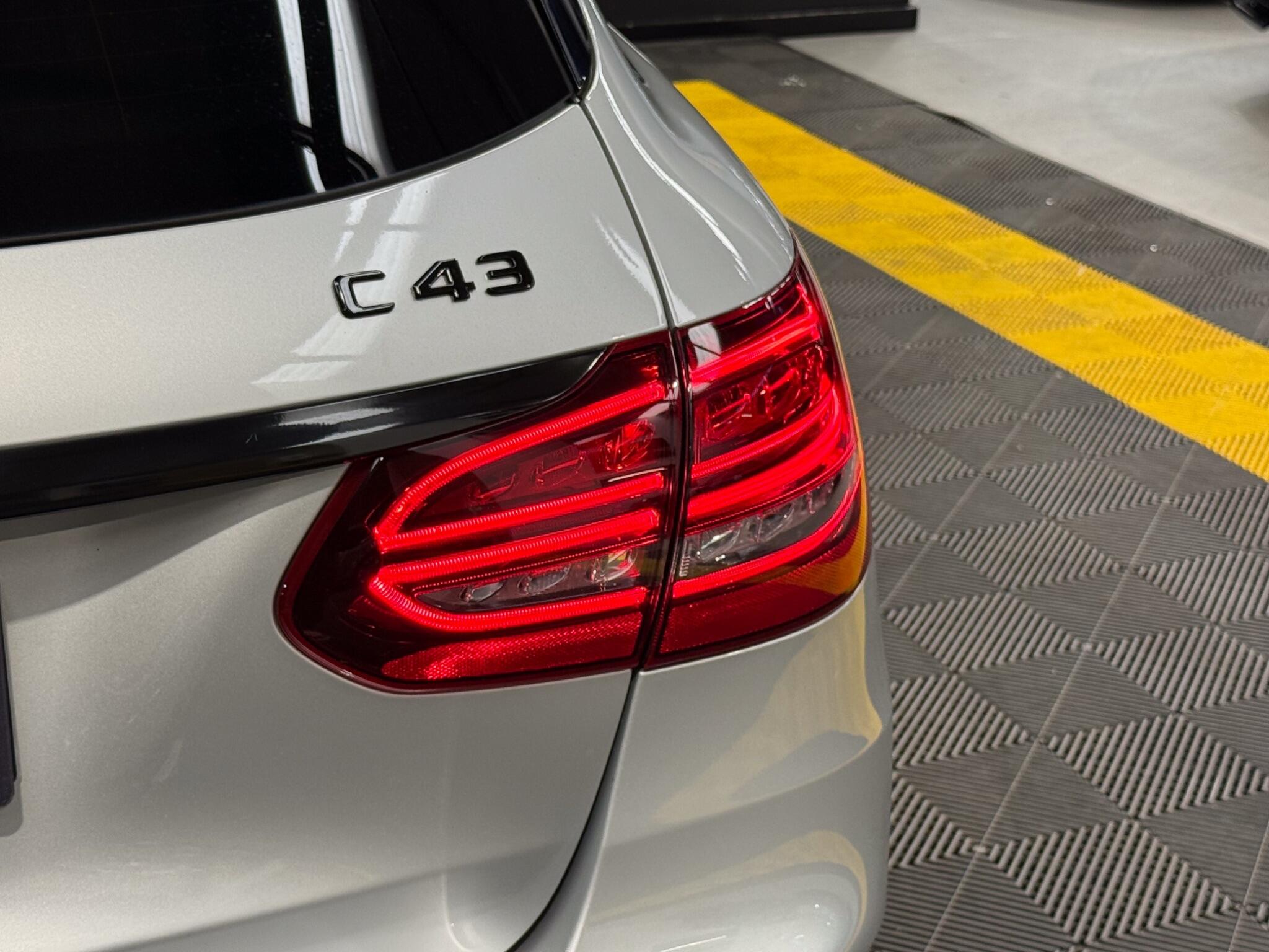 Mercedes-Benz C-Class view 18