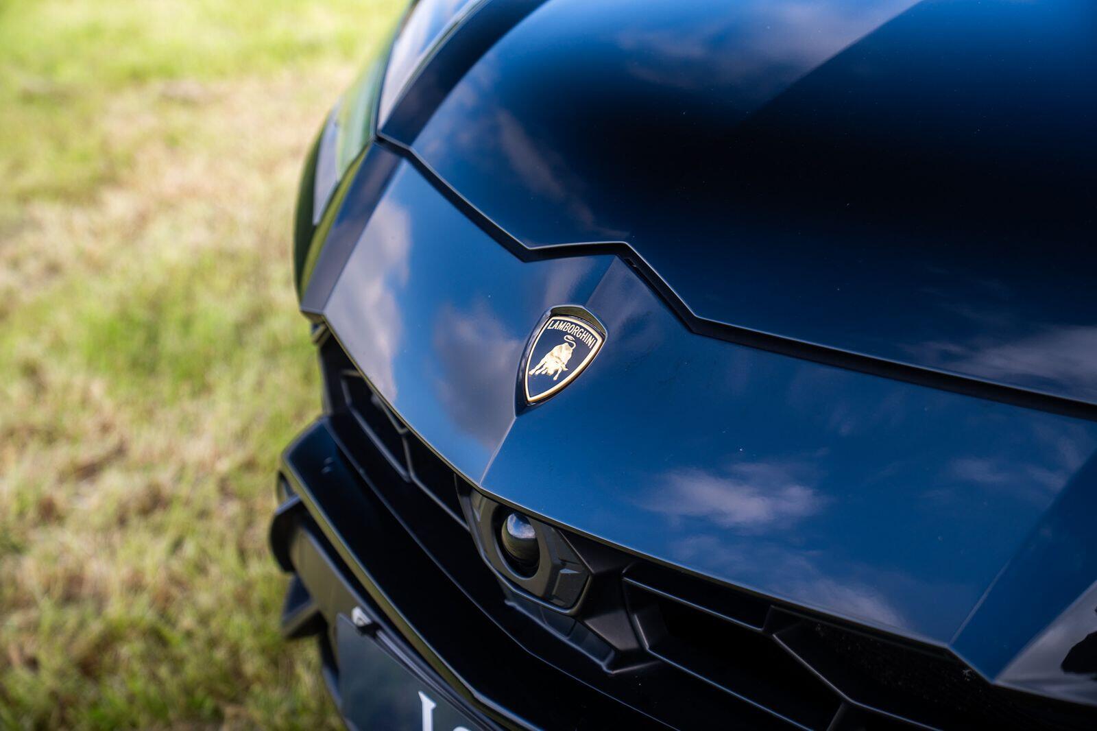 Lamborghini Urus view 9